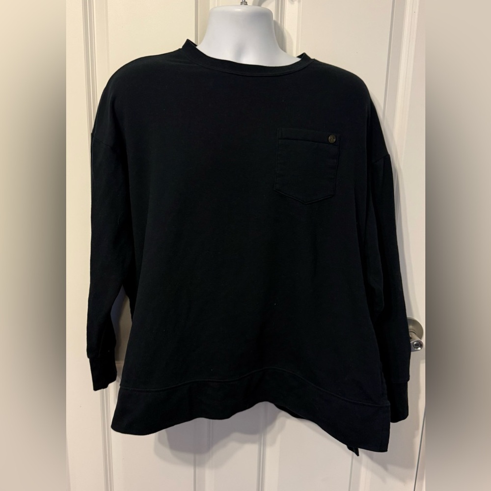 Women’s Classic Black Crewneck Sweatshirt